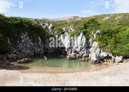 Gulpiyuri Paradise Beach in Asturien, Nordküste von Spanien Stockfoto