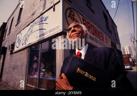 Nathaniel Bronner der Bronner Brüder Kosmetik bei seinem Auburn Avenue Store in Atlanta, Georgia Stockfoto