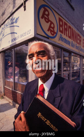 Nathaniel Bronner der Bronner Brüder Kosmetik bei seinem Auburn Avenue Store in Atlanta, Georgia Stockfoto