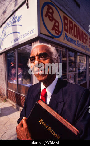 Nathaniel Bronner der Bronner Brüder Kosmetik bei seinem Auburn Avenue Store in Atlanta, Georgia Stockfoto