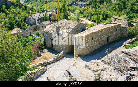 Steinerne Kirche gelegen in einer Stadt von Spanien, Montañana Stockfoto