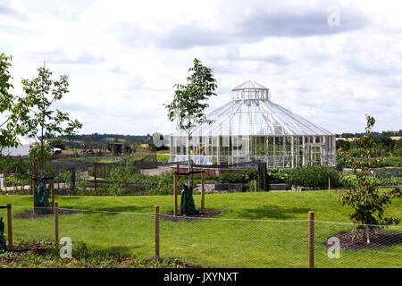 RHS Hyde Hall OCTAGANOL GLASSHOUSE IN DAS GLOBALE WACHSTUM GEMÜSEGARTEN Stockfoto