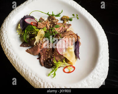 Verschlafene Lamm terraic in Fleisch-Sauce und Shiitake-Pilzen Stockfoto