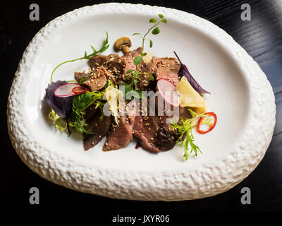 Verschlafene Lamm terraic in Fleisch-Sauce und Shiitake-Pilzen Stockfoto