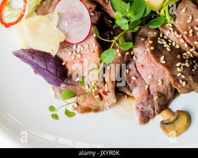 Verschlafene Lamm terraic in Fleisch-Sauce und Shiitake-Pilzen Stockfoto