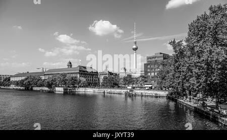 Wunderschöne Aussicht über die Spree und Fernsehturm - BERLIN - September 2, 2016 Stockfoto