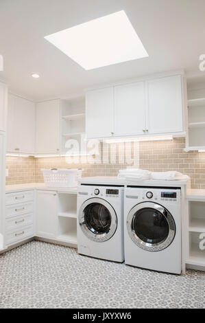 Moderne Wäscherei Zimmer Stockfoto