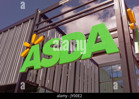 Signage am neuen Asda Stores am Barons Quay in Northwich, Cheshire, England, UK. Stockfoto