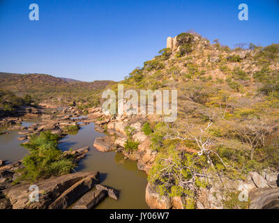 Eine Luftaufnahme des Mazowe Flusses in Simbabwes Umfurudzi Safari-Gebiet. Stockfoto