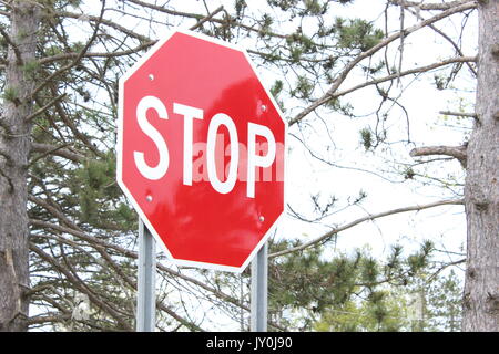 Eine der vielen stop Schilder entlang der Straße Reise. Stockfoto