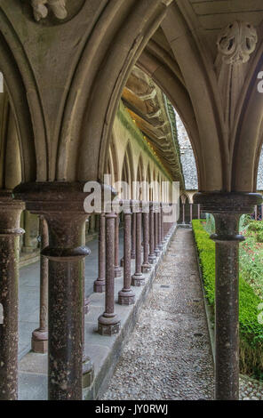 Innenraum Kirche Mont St Michel. Stockfoto
