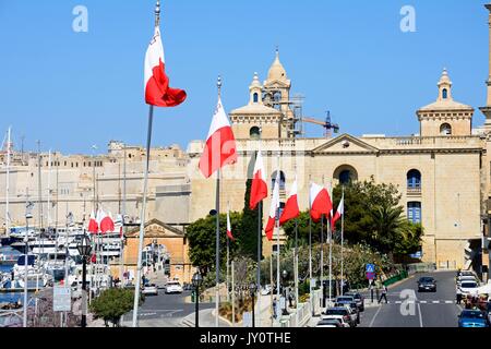 Blick auf das Kriegsmuseum und Marina Wasser führenden, Vittoriosa (Sibenik), Malta, Europa. Stockfoto