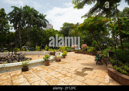 Die historischen Gärten in Horniman Circle im Fort District von Mumbai (ehemals Bombay), die auf einem klaren sonnigen Nachmittag. Stockfoto