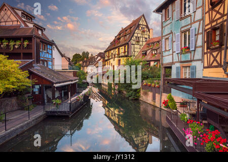 Stadt von Colmar. Stadtbild das Bild der Innenstadt von Colmar, Frankreich bei Sonnenaufgang. Stockfoto