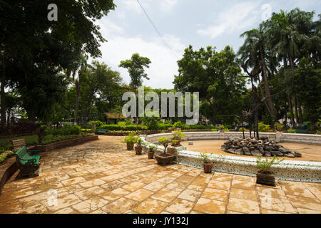 Die historischen Gärten in Horniman Circle im Fort District von Mumbai (ehemals Bombay), die auf einem klaren sonnigen Nachmittag. Stockfoto