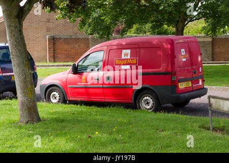 Royal Mail an der Seite der Straße geparkt Stockfoto