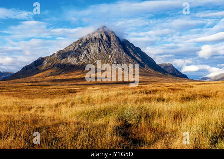 Stob dearg, Buachaille Etive Mor im Herbst Sonnenschein Stockfoto