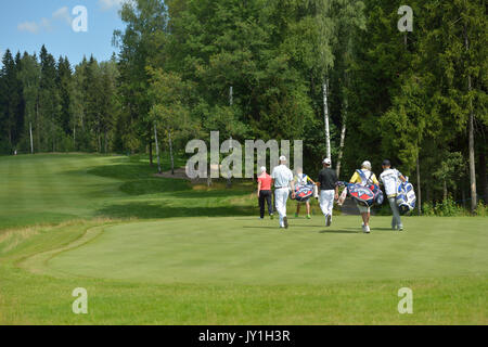Tseleevo, Moskau, Russland - 26. Juli 2014: Golfspieler auf dem Golfkurs in der Tseleevo Golf & Polo Club während der M2M-russischen Öffnen. Diese interna Stockfoto