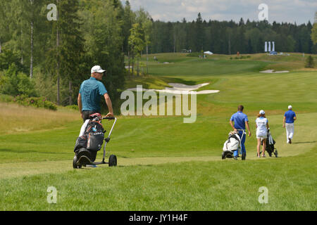 Tseleevo, Moskauer Gebiet, Russland - Juli 24, 2014: Nikolaj Nissen von Dänemark und andere Golfspieler auf dem Golfkurs während des M2M russischen Öffnen. Dieses inte Stockfoto