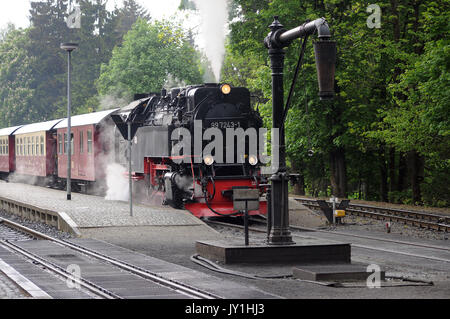 997243-1fährt Drei Annen Hohne mit dem 12:00-Service zum Brocken. Harzer Schmalspurbahnen. Stockfoto