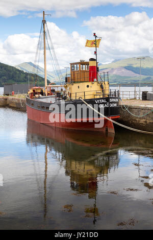 Der entscheidende Funke Clyde Puffer vertäut im Hafen, Inveraray Argyll and Bute, Schottland, Vereinigtes Königreich Stockfoto