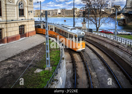 Straßenbahn auf der Seite von Buda, Budapest, Ungarn Stockfoto