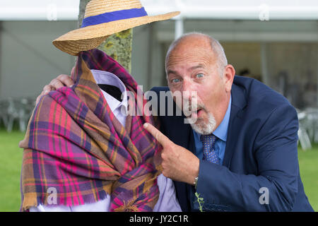 Paul Crone, am Tag der Eröffnung in Southport Flower Show als Aussteller, Garten Designer, und floralen Exponate willkommen die Ankunft von bis zu 80.000 Besucher erwartet zu diesem berühmten jährlichen Veranstaltung zu besuchen. Stockfoto