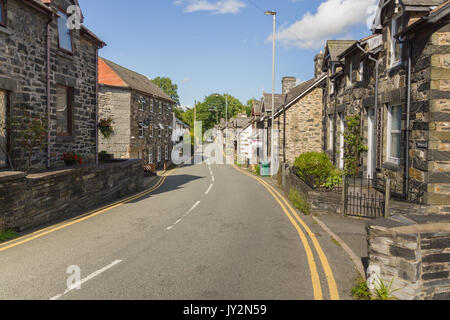 Alte traditionelle Häuser aus Stein in der Walisischen Dorf Betws-y-Coed im Norden von Wales Stockfoto