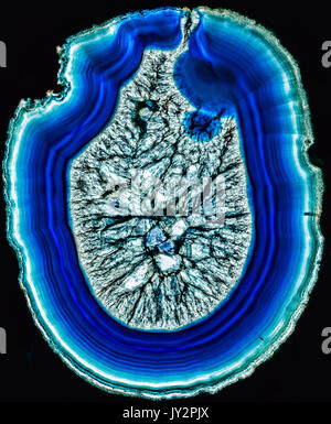 Blue Agate Querschnitt sieht aus wie ein Vulkan Stockfoto