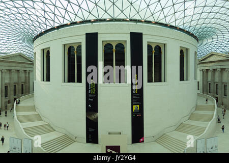 LONDON, ENGLAND - AUGUST 2012; Innere des British Museum. Stockfoto