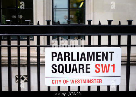 Straßenschild für Parliament Square, London, SW1 Stockfoto