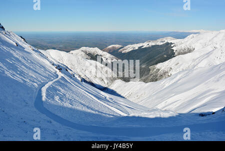 Skigebiet Mount Hutt & Canterbury Plains Super Panorama in den südlichen Alpen Neuseelands. Stockfoto