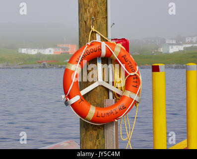 Rettungsring im Hafen von St.Lunaire-Griquet an der nördlichen Spitze des Großen nördlichen Halbinsel, Neufundland, Kanada Stockfoto