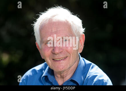 Georg Thoma, der ehemalige Nordische kombination Sportler und Olympiasieger und Weltmeister, vor der Ski Museum in Hinterzarten im Schwarzwald, Deutschland, 14. August 2017. Thoma wird 80 Am 20. August 2017. Foto: Patrick Seeger/dpa Stockfoto