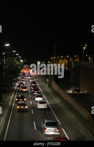 Barcelona, Spanien. 17 Aug, 2017. Grossen Verkehr außerhalb von Barcelona an der Ronda Litoral, am Tag des Terroranschlags auf Ramblas Credit: Dino Geromella/Alamy leben Nachrichten Stockfoto