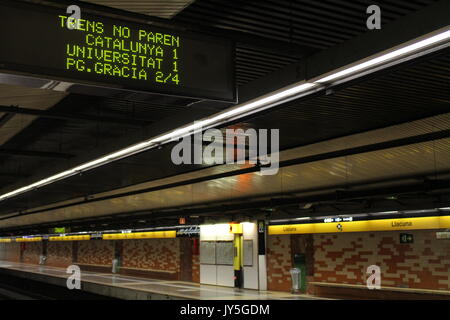 Barcelona, Spanien - 17. August 2017: Am Tag des Terroranschlags in Barcelona viele zentralen U-Bahn-Stationen geschlossen wurden Quelle: Dino Geromella/Alamy leben Nachrichten Stockfoto