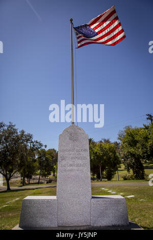 August 17, 2017 - San Diego, Kalifornien, USA - August 17, 2017 - San Diego, CA - ein Denkmal für verbündete Soldaten steht am Mt. Hoffe, Friedhof, eine Stadt - im Besitz und betrieben Memorial Park in San Diego. Das Denkmal wurde im Jahr 1901 von den Vereinigten Töchter der Konföderation. Foto von David Poller (Credit Bild: © David Poller über ZUMA Draht) Stockfoto