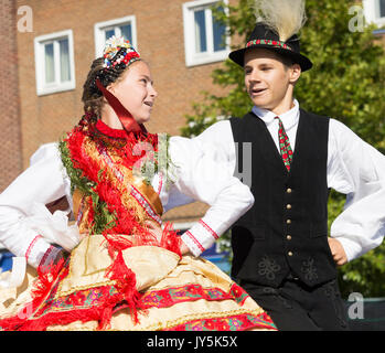 Tänzer aus Ungarn im Jahr 2017 Billingham Internationale Folklore Festival der Welt tanzen. Billingham, England, UK. Stockfoto