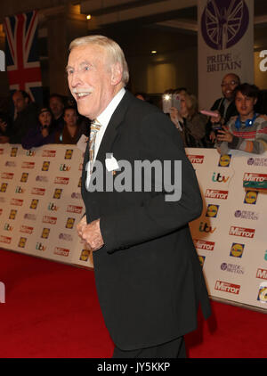 Datei PICS: Sir Bruce Forsyth, Stolz von Großbritannien Auszeichnungen, Grosvenor House Hotel, London, Großbritannien. 28. September, Foto von Richard Goldschmidt Credit: Rich Gold/Alamy leben Nachrichten Stockfoto