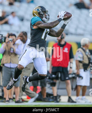 August 17, 2017: Jacksonville Jaguars wide receiver Arrelious Benn (17) fängt einen Pass beim Warm-ups, bevor ein NFL preseason Spiel gegen die Tampa Bay Buccaneers in Jacksonville, FL. Gary McCullough/CSM Stockfoto