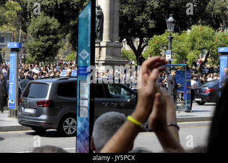 Catalunya, Barcelona, Spanien. 18. August 2017. Eine Minute der stille Gedenken an die Opfer am Tag nach dem Terroranschlag auf das Barcelona Ramblas Credit: ROSMI DUASO/Alamy leben Nachrichten Stockfoto