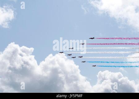 Eastbourne, Großbritannien. 18 Aug, 2017. Rote Pfeile bei Airbourne 2017 Credit: Andrew Shawcross/Alamy leben Nachrichten Stockfoto