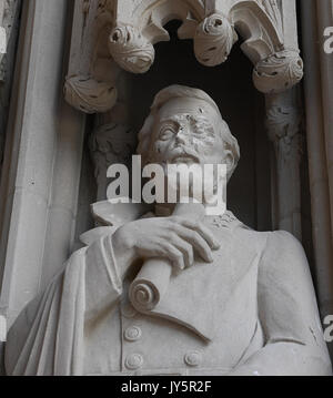 Durham, North Carolina, USA. 18 Aug, 2017. Vandalen schlugen die Statue der konföderierte General Robert E. Lee außerhalb Herzog Kapelle auf dem Campus der Duke University irgendwann Mittwoch Nacht oder früher Donnerstag. Credit: Fabian Radulescu/ZUMA Draht/Alamy leben Nachrichten Stockfoto