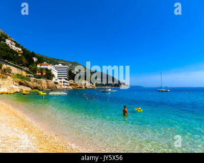 Dubrovnik, Kroatien - Juni 07, 2015: Touristen am Strand Banje Stockfoto