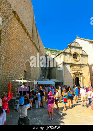 Dubrovnik, Kroatien - Juni 07, 2015: Blick auf die Straße und in die Altstadt Stockfoto