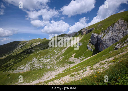 Blick auf Kotalmjoch vom Wanderweg zum Berg Hochiss, Rofan, Tirol, Österreich Stockfoto