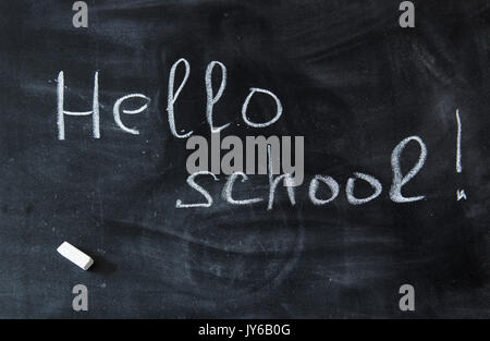 Schule-Brett mit der Inschrift: "Guten Tag Schule" Stockfoto