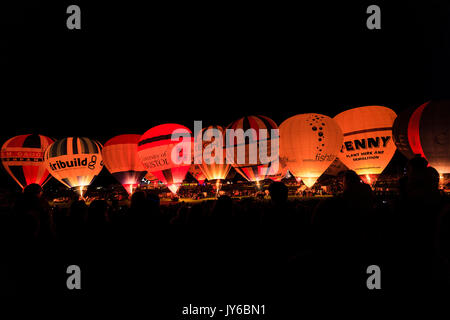 Ein Blick auf die Nacht Leuchten an der Bristol Balloon Fiesta 2017 Ashton Court, Bristol. Stockfoto