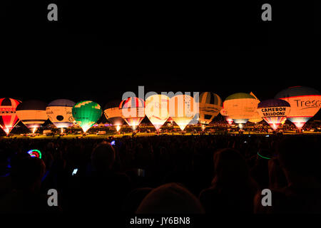 Ein Blick auf die Nacht Leuchten an der Bristol Balloon Fiesta 2017 Ashton Court, Bristol. Stockfoto