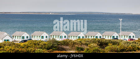 Provincetown, MA - 26. September 2010: Identische Salz box Vacation Cottages entlang der Cape Cod Bay Stockfoto
